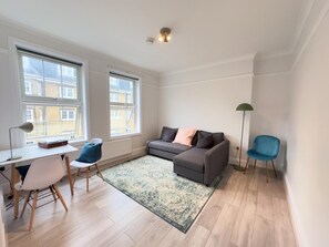 Living area - The King's Cross Boutique Apartment!!! (London)