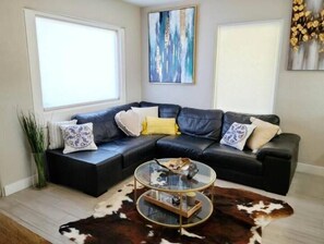 Smart TV - Adorable Downtown Mesa Cottage (Mesa)