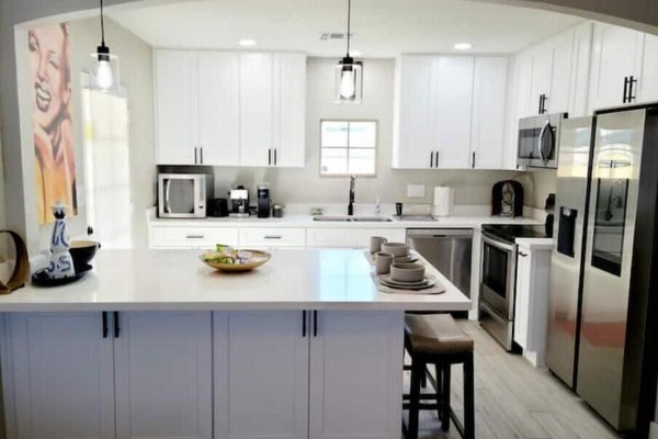 Frigorifero, microonde, forno, piano cottura