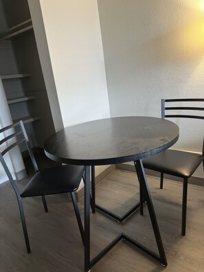 In-room dining - LTA Suites Brookside (Tulsa)