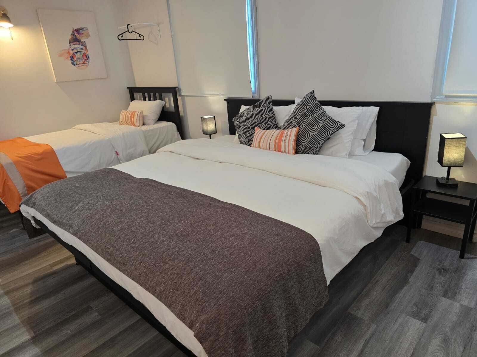 ロイヤル スイート | エジプト綿のシーツ、高級寝具、羽毛の掛け布団、テンピュール