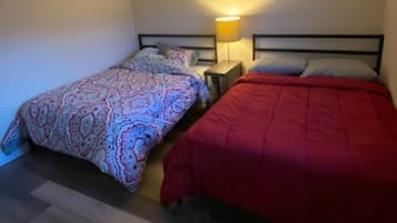 2 chambres, fer et planche à repasser, Wi-Fi, draps fournis