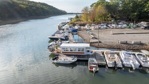 Marina - Floating Nest on Private River. Serene Views & Ultimate Relaxation (Old Lyme)