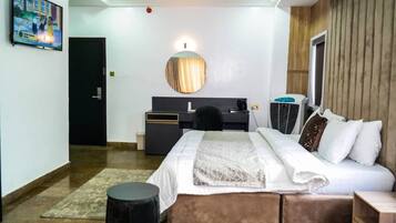 Desk, laptop workspace, soundproofing, free WiFi