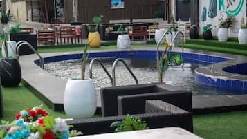Una piscina cubierta