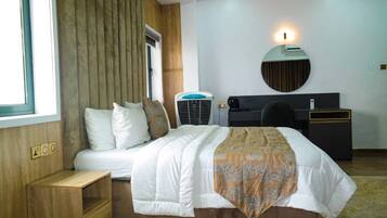 Desk, laptop workspace, soundproofing, free WiFi