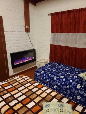Habitación doble | Cortinas blackout, tabla de planchar con plancha y wifi gratis 