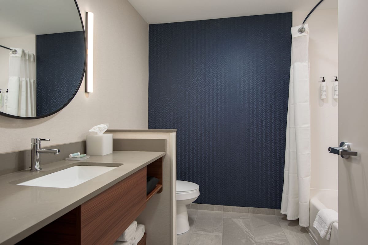 Towels, soap, shampoo, toilet paper