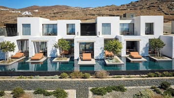 Junior Suite, Sharing Pool | Pool | Inomhuspool, en säsongsöppen utomhuspool, parasoller och solstolar