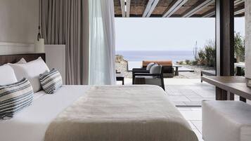 Elite Family Suite, 2 Bedrooms, Private Pool | Piscina | Piscina coperta, piscina stagionale all'aperto, ombrelloni da piscina