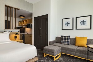 Egyptian cotton sheets, premium bedding, desk, laptop workspace - Towneplace Suites By Marriott Memphis Germantown (Germantown)