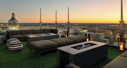 Moxy Columbia Downtown