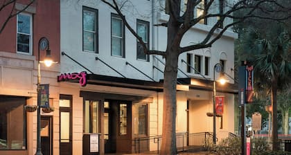 Moxy Columbia Downtown