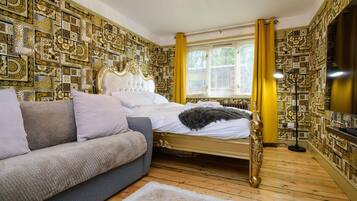 House | 2 bedrooms, desk, iron/ironing board, free WiFi