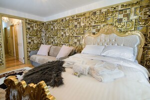 2 habitaciones, escritorio, tabla de planchar con plancha y wifi gratis 