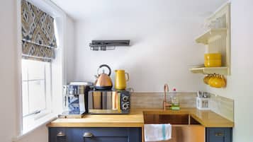 Studio | Private kitchen | Fridge, microwave, oven, stovetop