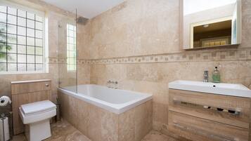 House | Bathroom | Combined shower/tub, deep soaking tub, free toiletries, hair dryer