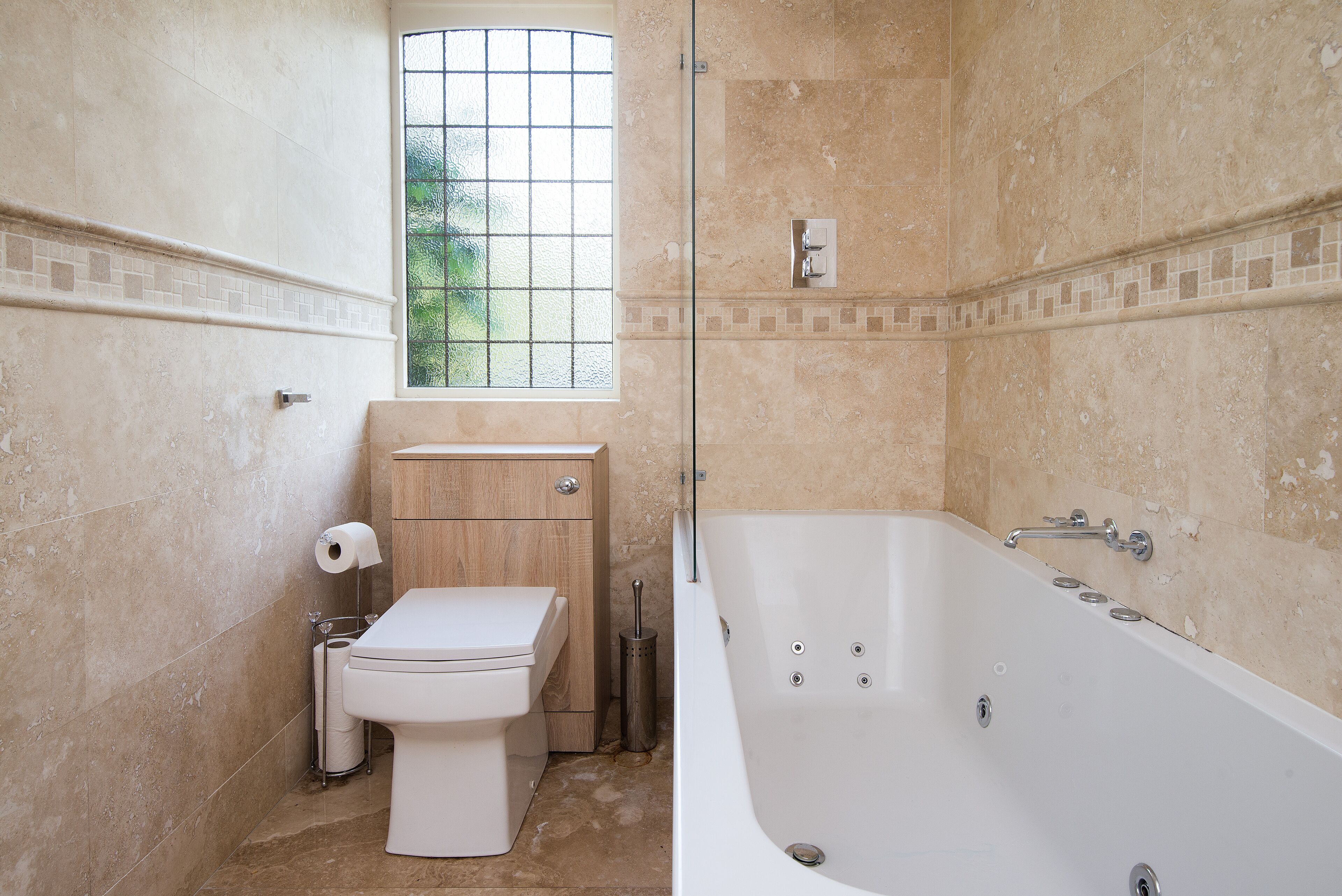 A bathroom with a toilet, sink, and bathtub.