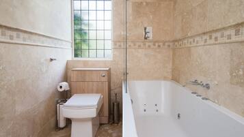 A bathroom with a toilet, sink, and bathtub.