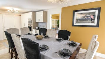 House | 3 bedrooms, iron/ironing board, free WiFi, bed sheets