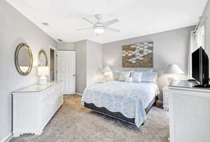 2 bedrooms, iron/ironing board, travel cot, WiFi - Pet Friendly 2 bed Beach Villa walk to the beach (Hilton Head Island)