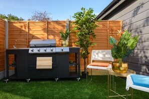 Apartment | Property grounds - Luxury Versace 2 Bed, Hot Tub, Pool Table, Sky Tv (London)