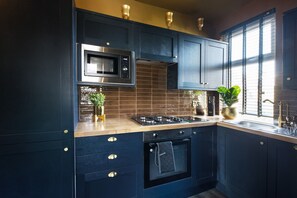 Apartament | Cuina privada | Frigorífic, microones, forn i placa de cuina