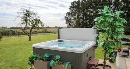 Deluxe 1 Bed Versace Hottub Skytv