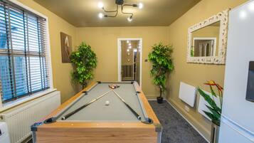 House | Game room