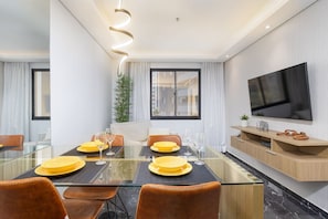 Business Studio | Dining