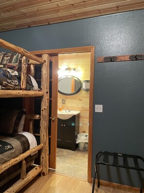 12 عدّة غرف نوم ومكواة/لوح كي وواي فاي مجانًا وملاءات أسرّة