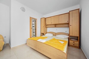 1 bedroom, free WiFi, bed sheets