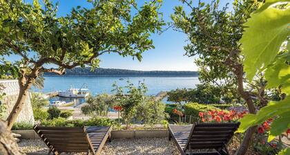 Sea View and Boat Mooring - Jurica (Studio)