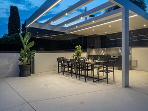 屋外ダイニングエリア