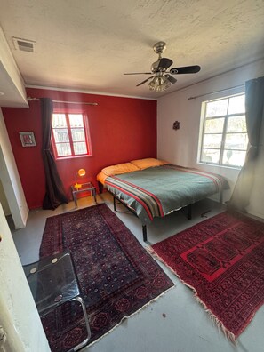 3 bedrooms, desk, iron/ironing board, free WiFi