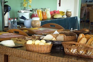 Tägliches inbegriffenes Frühstücksbuffet