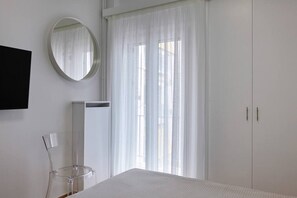 3 bedrooms, desk, soundproofing, iron/ironing board
