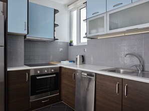 Frigorífic, microones, forn i placa de cuina 