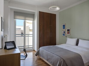 3 dormitoris, escriptori, planxa i posts de planxar i wifi gratuïta 