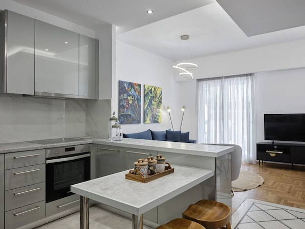 Fridge, microwave, oven, stovetop