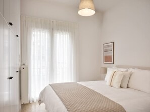 2 bedrooms, desk, iron/ironing board, travel cot