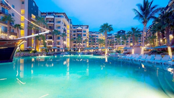 Outdoor pool, a heated pool - Villa del Arco Beach Resort CABO,1 Bed.Ste, 2 Bath Avail10/12-10/17 Less days ok (Cabo San Lucas)