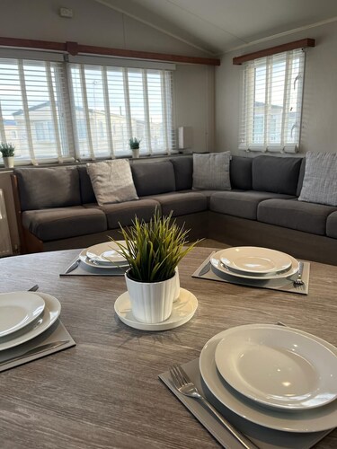 3 bed Stunning Caravan Situated nr Whitstable