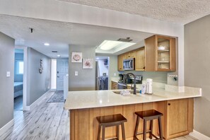 Condo, Multiple Beds (Arie Dam 202) | Private kitchen | Oven