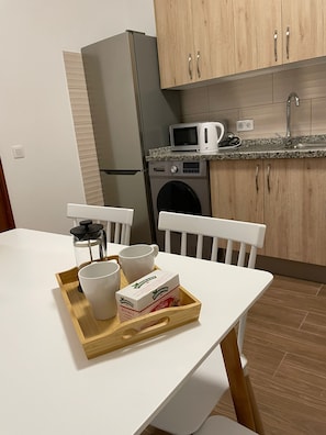 Fridge, microwave, oven, stovetop - Carmen´s House (Arico Viejo)