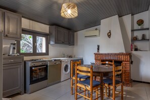 Kühlschrank, Mikrowelle, Ofen, Geschirrspüler