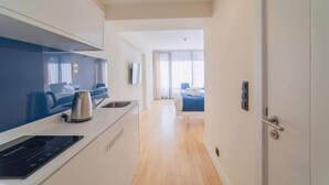 Ảnh chưa phân loại, 2 trong số 28 ảnh, nút