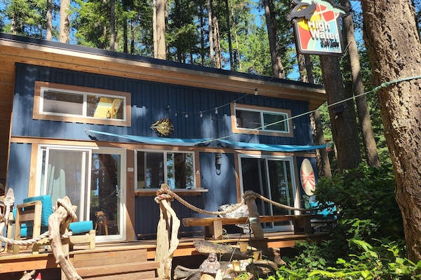 Large front deck with comfy chairs for peaceful mornings or evenings