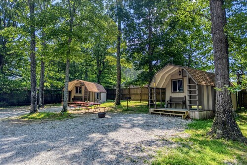 1 Room Camping Cabin - Enjoy a cabin with air conditioning and real beds!