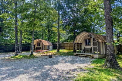 1 Room Camping Cabin - Enjoy a cabin with air conditioning and real beds!